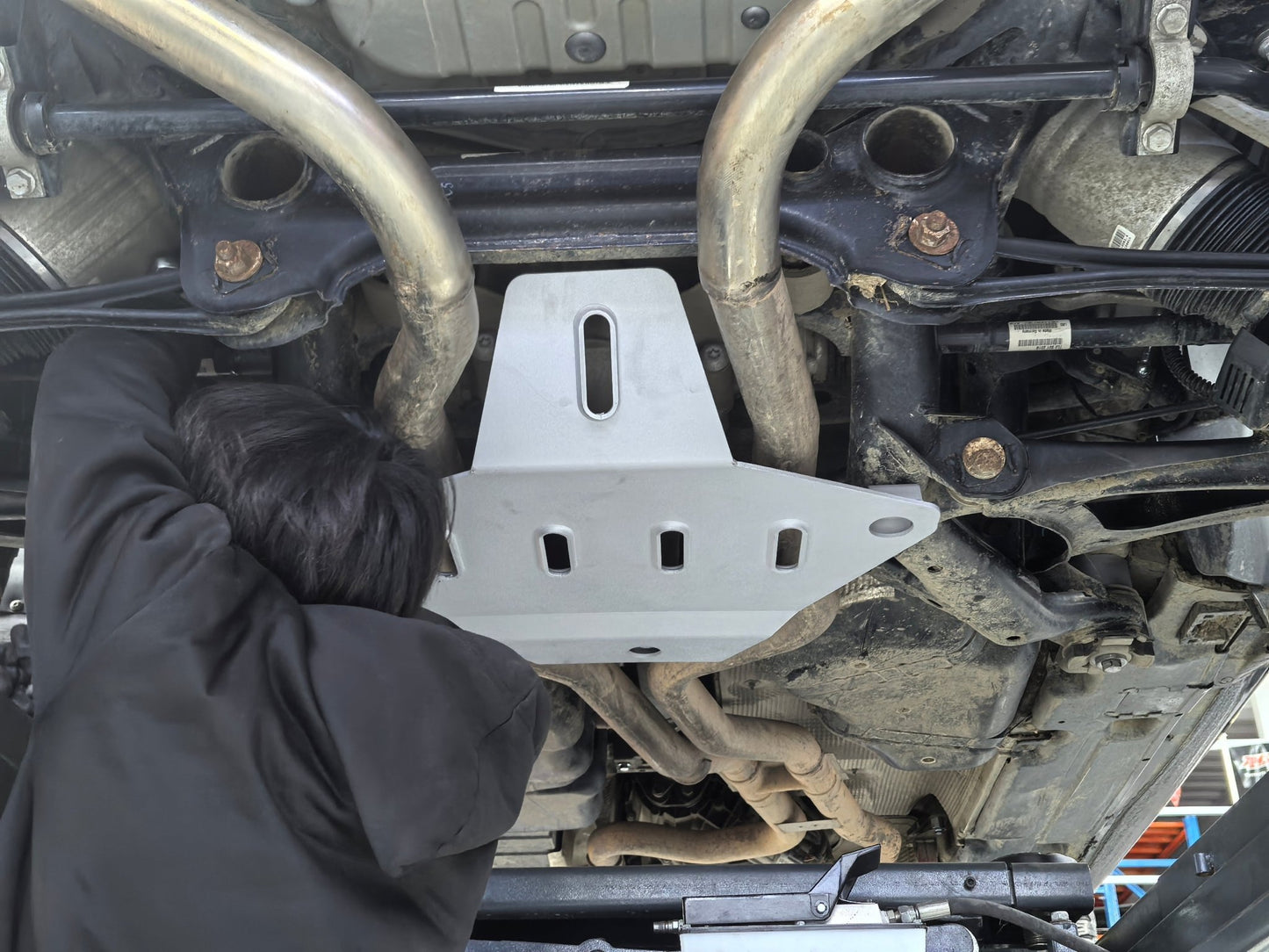 Porsche Cayenne 955/957 & VW Touareg Aluminum Rear Diff Skid Plate (2002–2010) - OverlandtrekChassis GuardOverlandtrekOT-UNI-SK-AL-RDCar aluminium skid plate