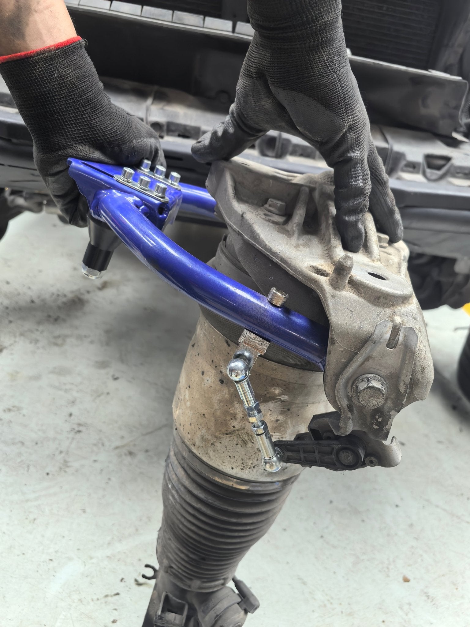 Porsche Cayenne & VW Touareg Tubular Upper Control Arms – Lift Geometry Correction - OverlandtrekLift Suspension SystemOverlandtrekOT-UNI-LK-UCAPorsche Cayenne & VW Touareg Tubular Upper Control Arms – Lift Geometry Correction