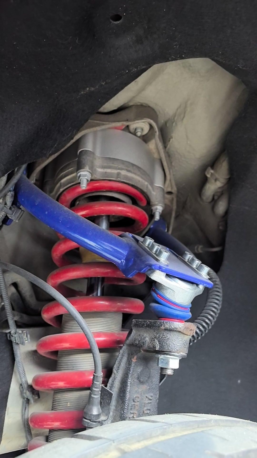 Porsche Cayenne & VW Touareg Tubular Upper Control Arms – Lift Geometry Correction - OverlandtrekLift Suspension SystemOverlandtrekOT-UNI-LK-UCAPorsche Cayenne & VW Touareg Tubular Upper Control Arms – Lift Geometry Correction